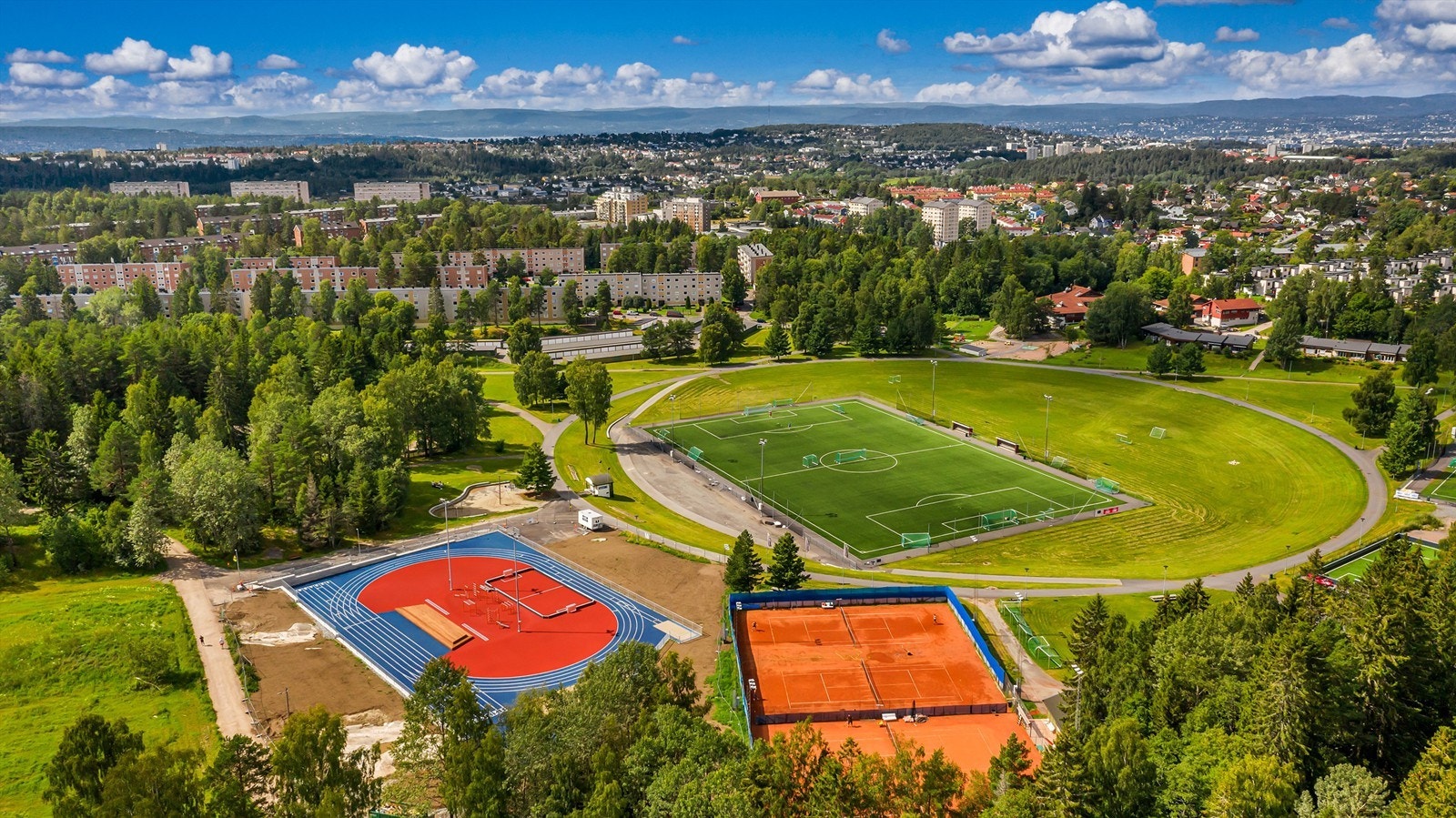 Haraløkka idrettsanlegg ligger ca. 10 minutter unna til fots. Galleribilde