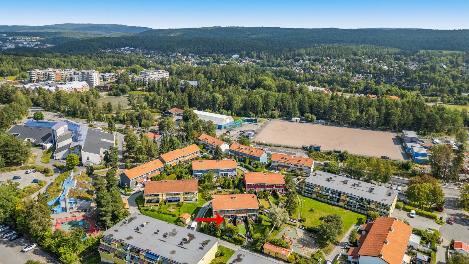 Nye Mortensrud idrettspark er under utbygging. Idrettsparken består av to kunstgress fotballbaner, en ballbinge, en plasthall (badminton), E-sport arena og en landhockeybane. Du finner også BUA som låner ut ski og vinterutstyr på vinteren. Galleribilde