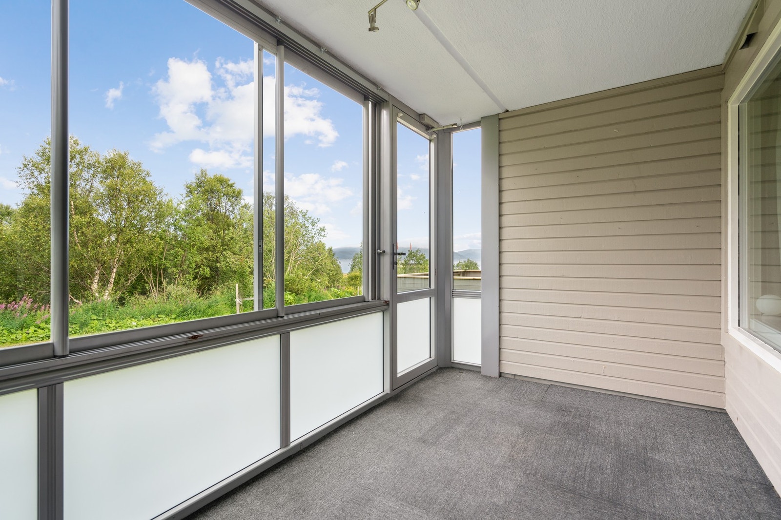 Innglasset balkong Galleribilde