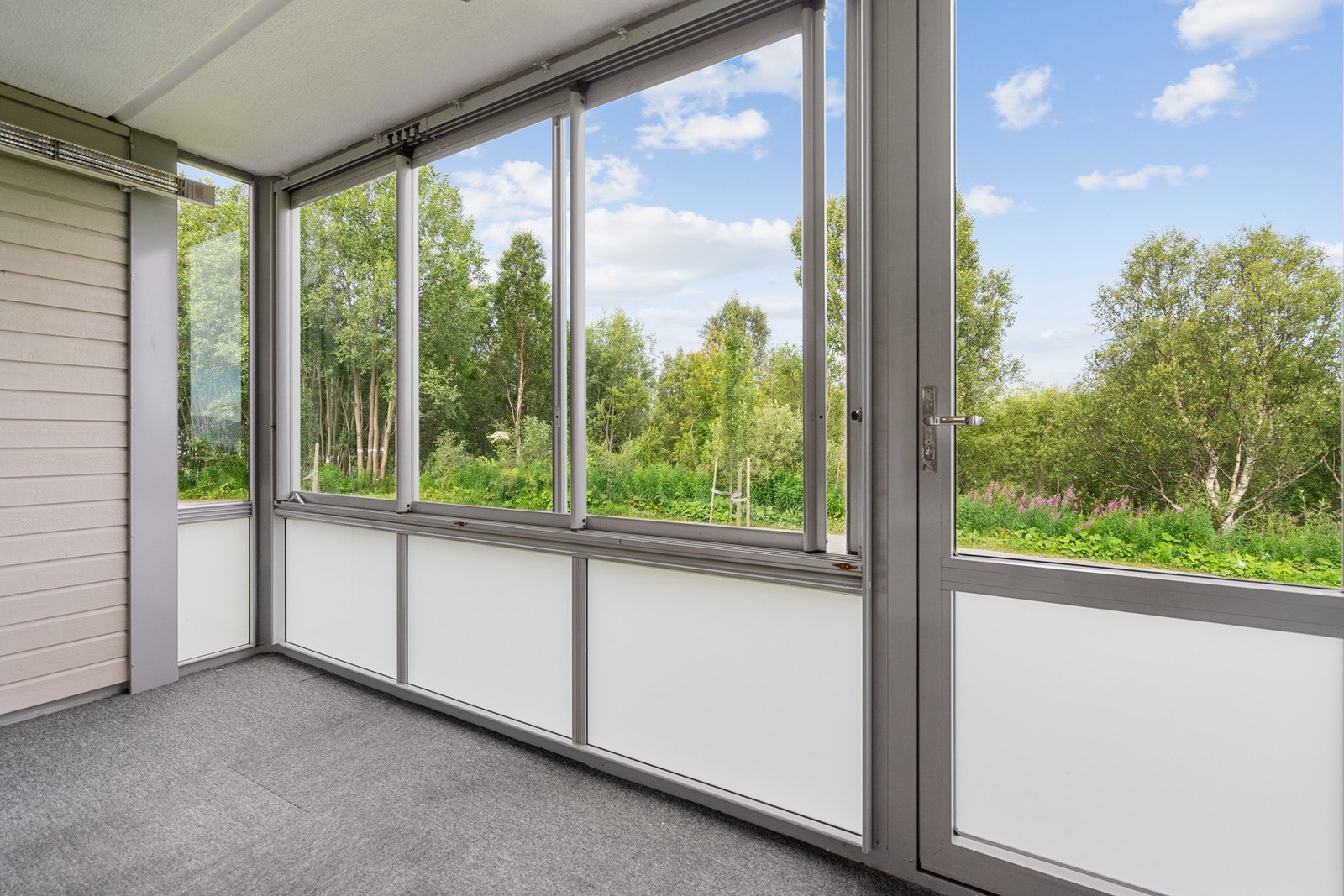 Innglasset balkong Galleribilde