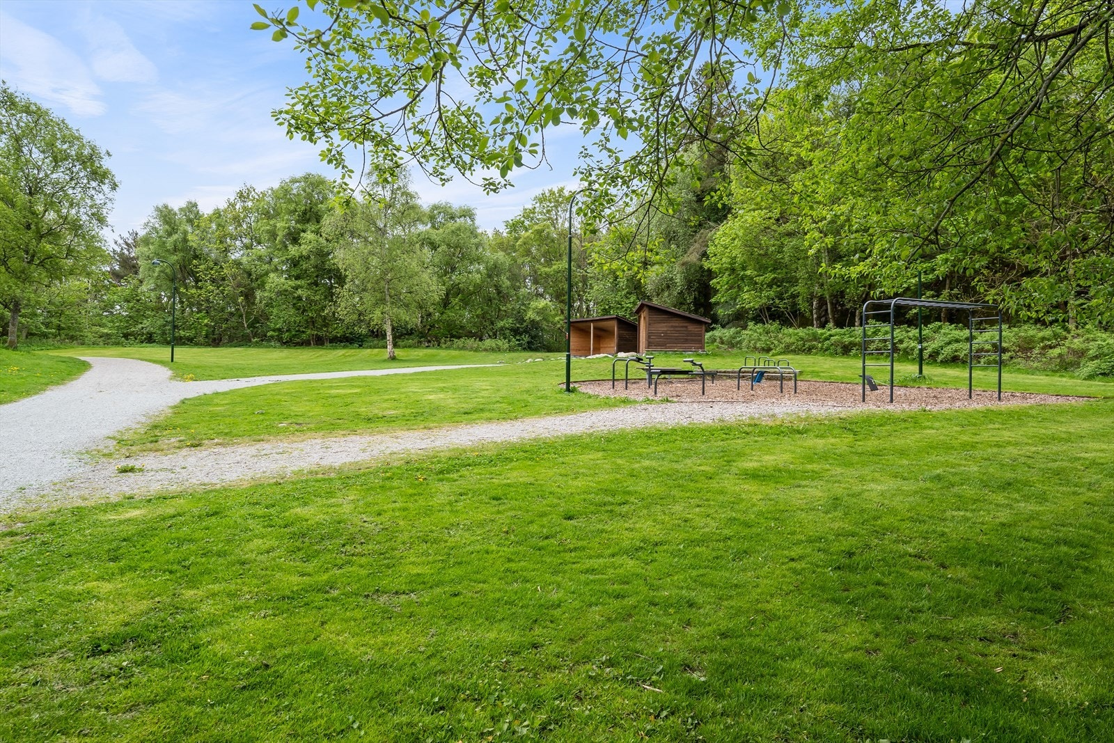 Treningspark og gapahuker ved Emmaus. Galleribilde