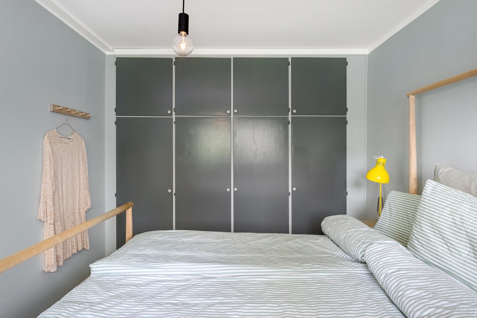 I tillegg er det god lagringsplass i innebygd garderobeskap. Galleribilde