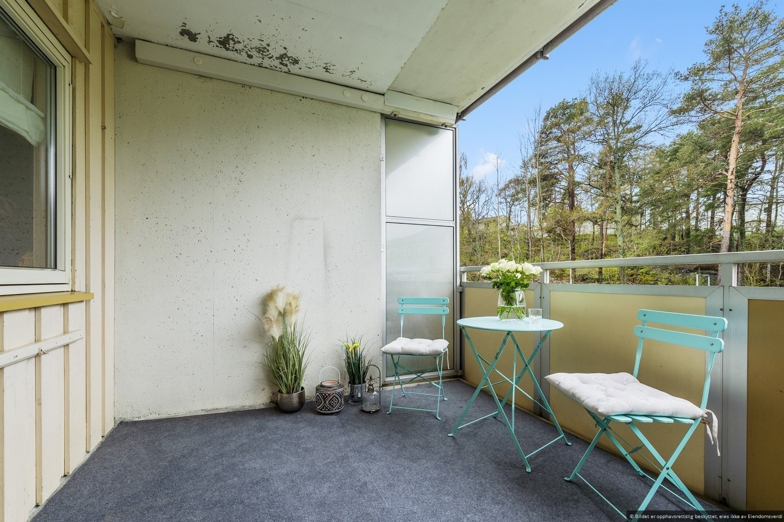 Overbygget, vestvendt balkong med gode solforhold. Galleribilde