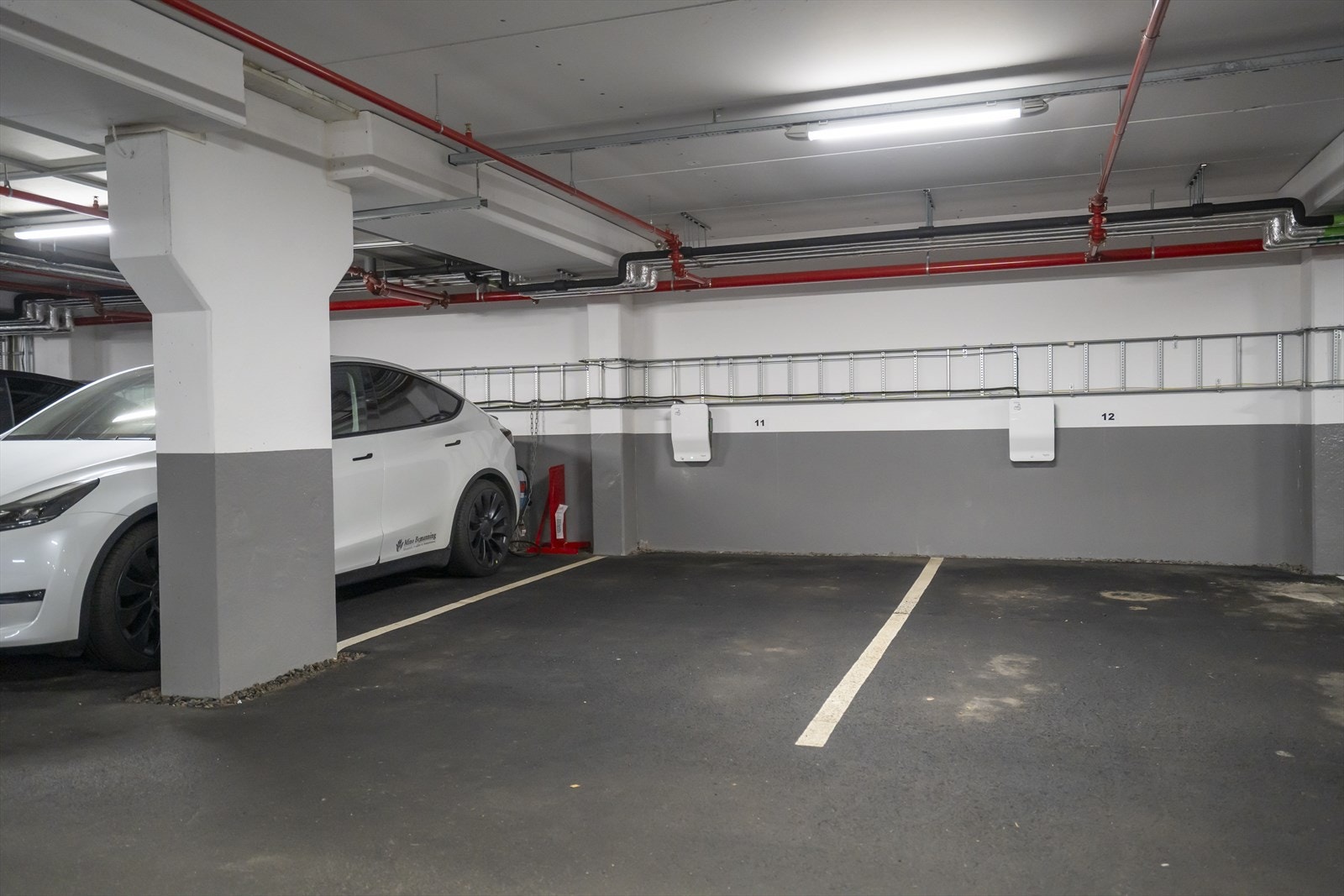 Det medfølger garasjeplass (merket 11) med el. bil lader. Galleribilde