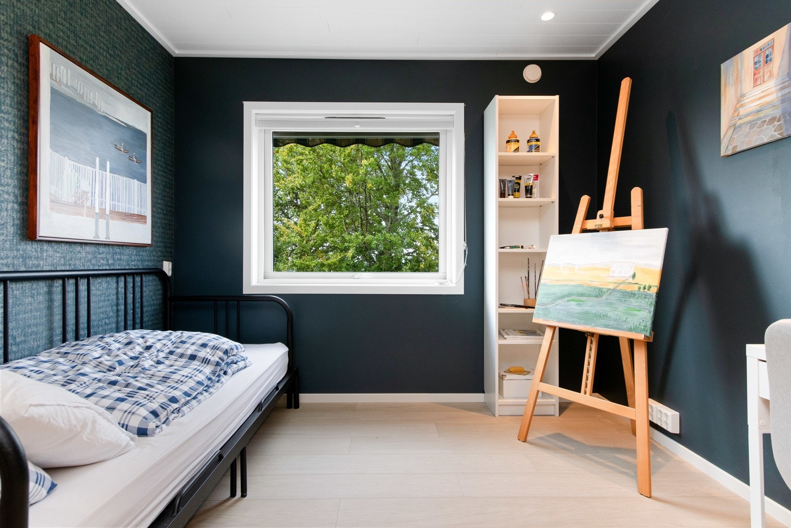 Begge soverommene har downlights i himlingen. Galleribilde