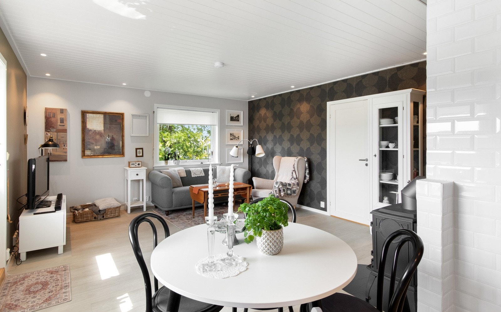Rommet har downlights i himlingen. Galleribilde