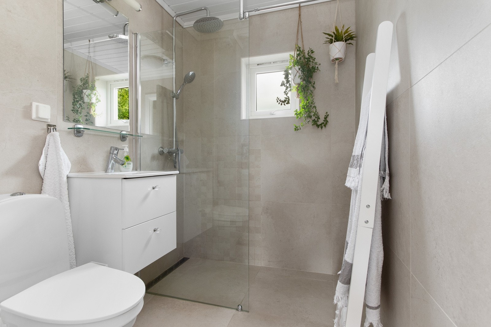 Badet var nytt i 2023, og innbyr til velvære og egentid med delikate farge- og materialvalg. Galleribilde