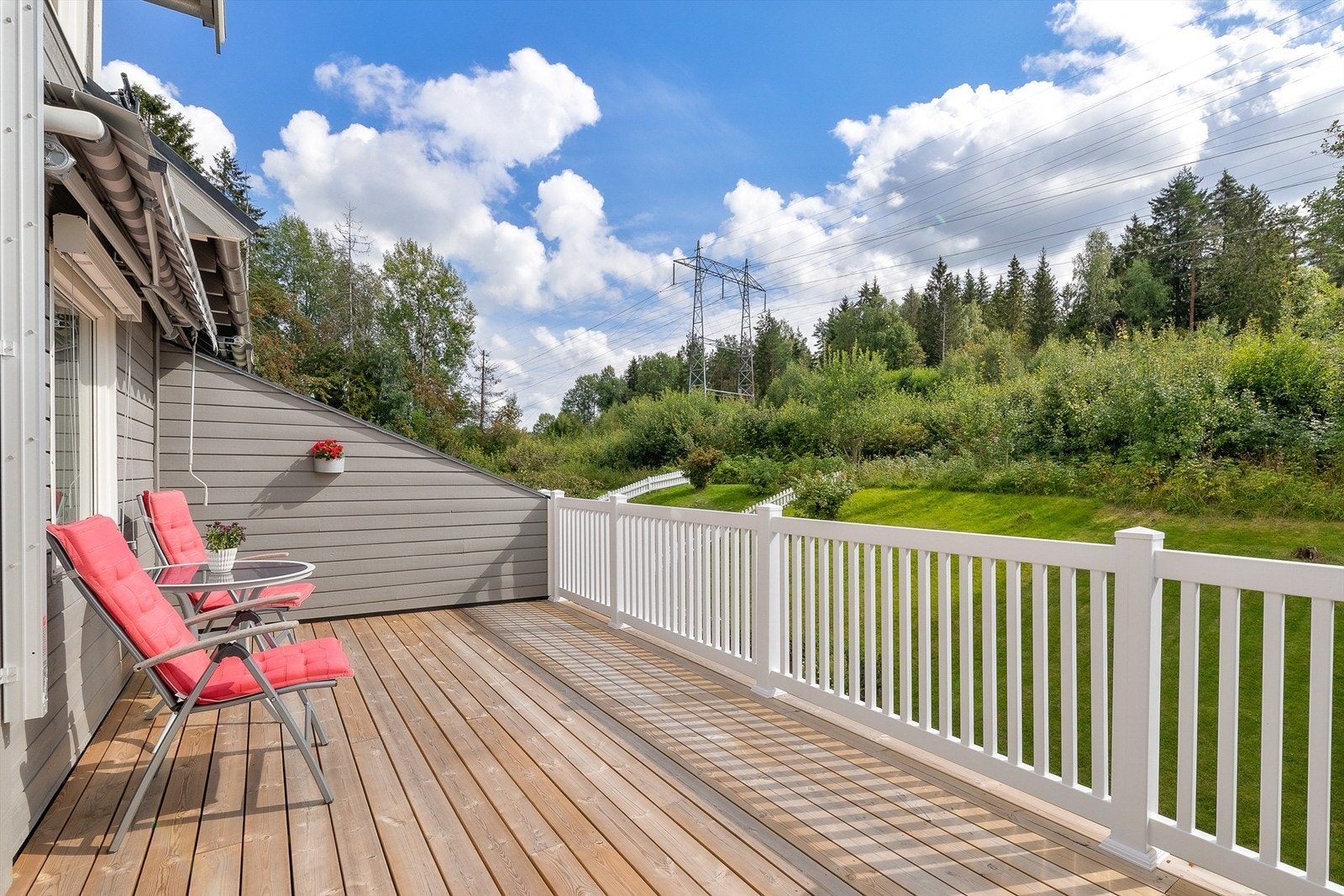 Her kan sommerens varme dager nytes i solveggen! Galleribilde