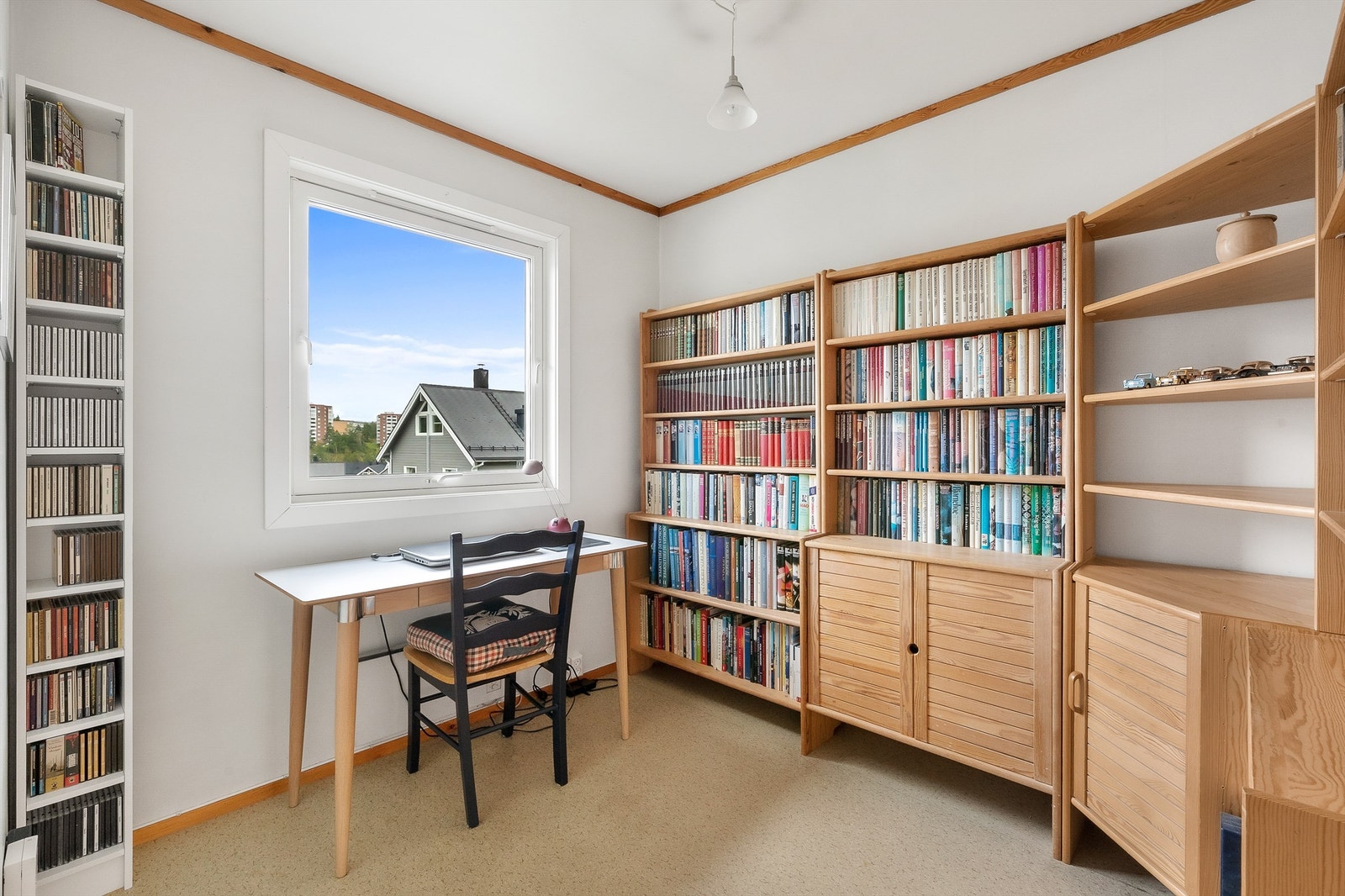 Her er det gode muligheter for å møblere med seng, pult eller annet ønskelig møblement. Galleribilde