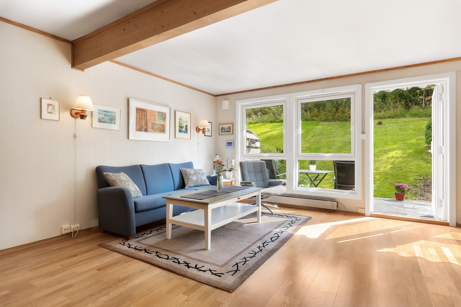 Fra stuen er det utgang til hyggelige uteområder. Galleribilde