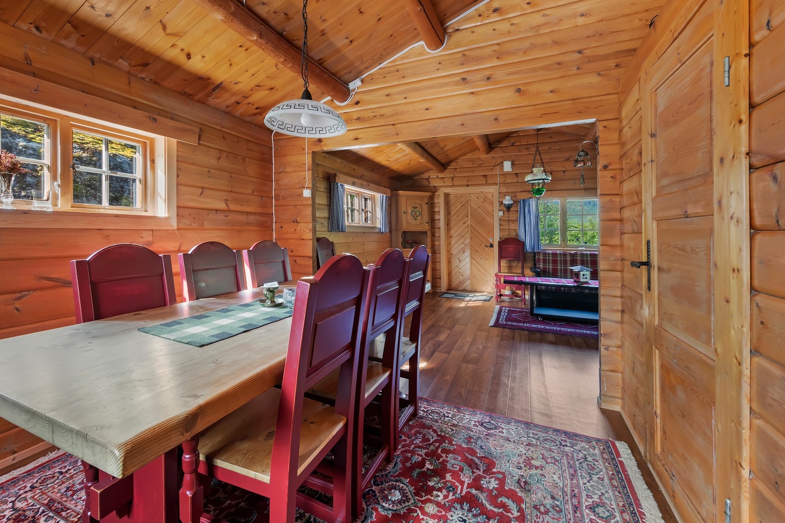 Åpen løsning mellom stue og kjøkken Galleribilde