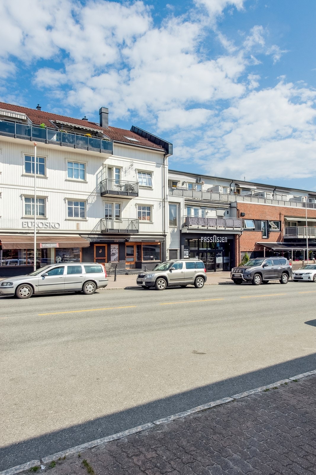 Fasade med balkongen nederst til høyre i Simensengården. Galleribilde
