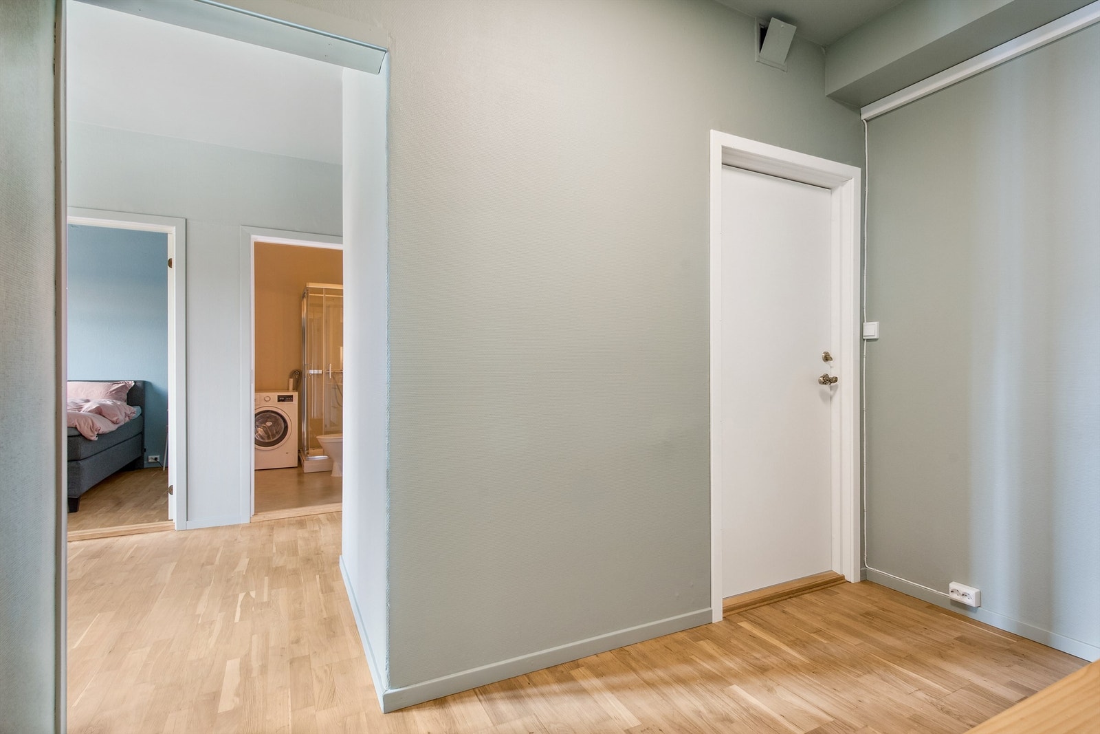 Fra inngangspartiet inn i leiligheten. Galleribilde