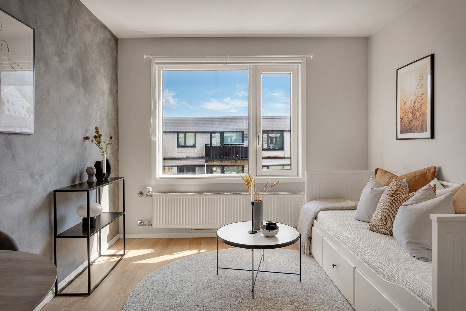 A-konto varmtvann, tv, internett, kommunale avg, renter og avdrag fellesgjeld, dugnad ++ er inkl. i felleskostnadene. Galleribilde