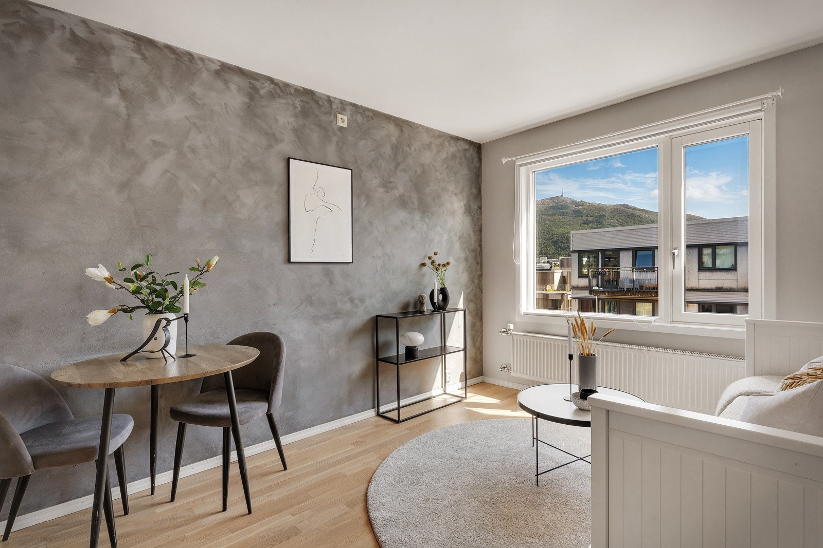 God takhøyde sikrer et luftig preg og i tillegg gir ekstra lagringsmuligheter. Galleribilde