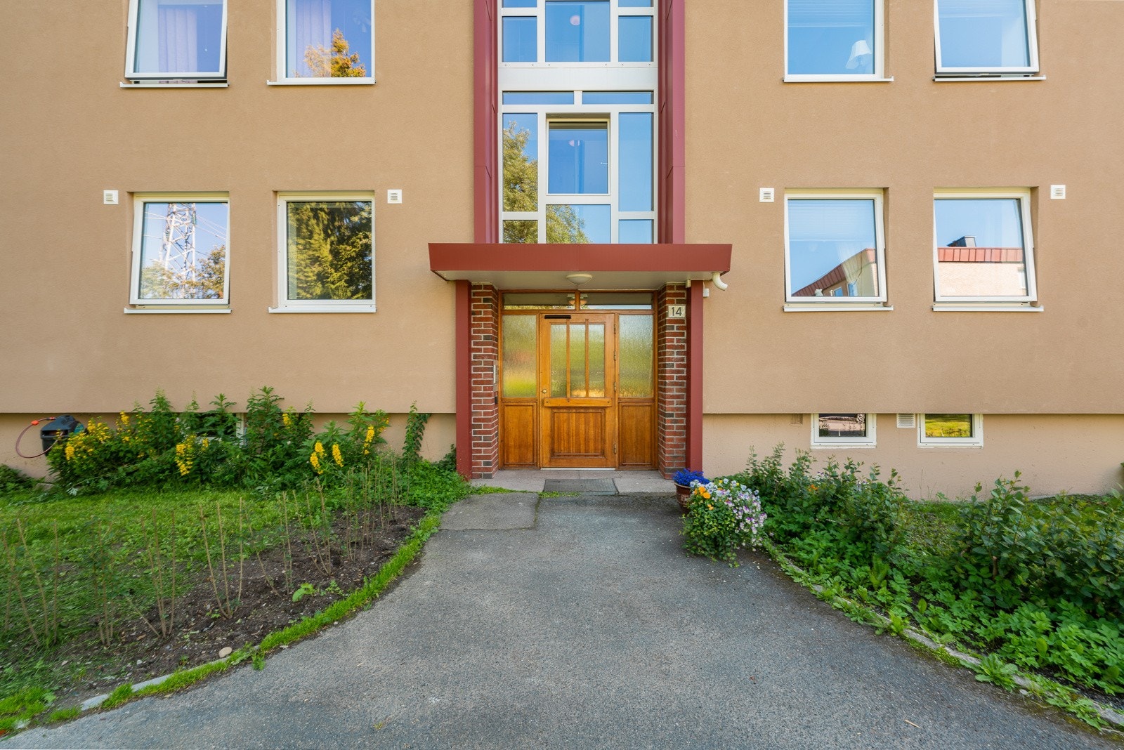 Fasadene i borettslaget ble nylig ferdig renovert i 2024. Galleribilde