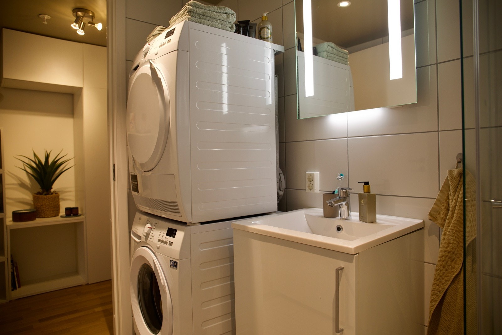 Opplegg for vaskemaskin og tørketrommel. Galleribilde