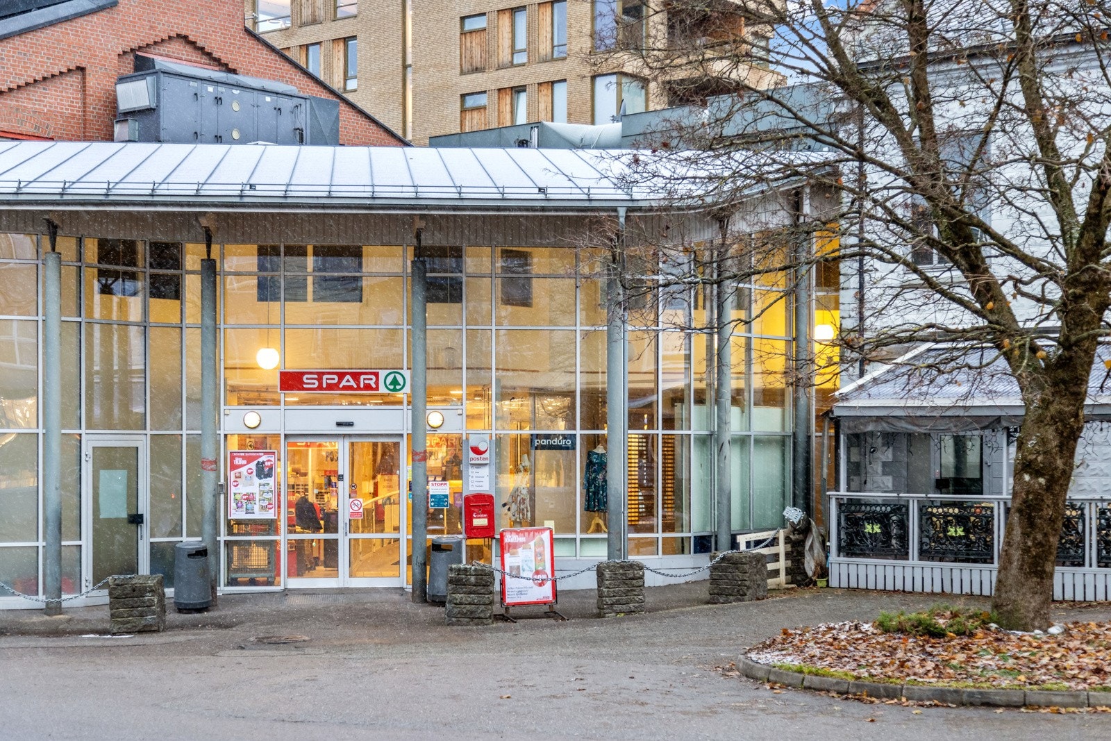 Kort vei til alt av butikker og spisesteder som for eksempel Rustique Catering. Galleribilde