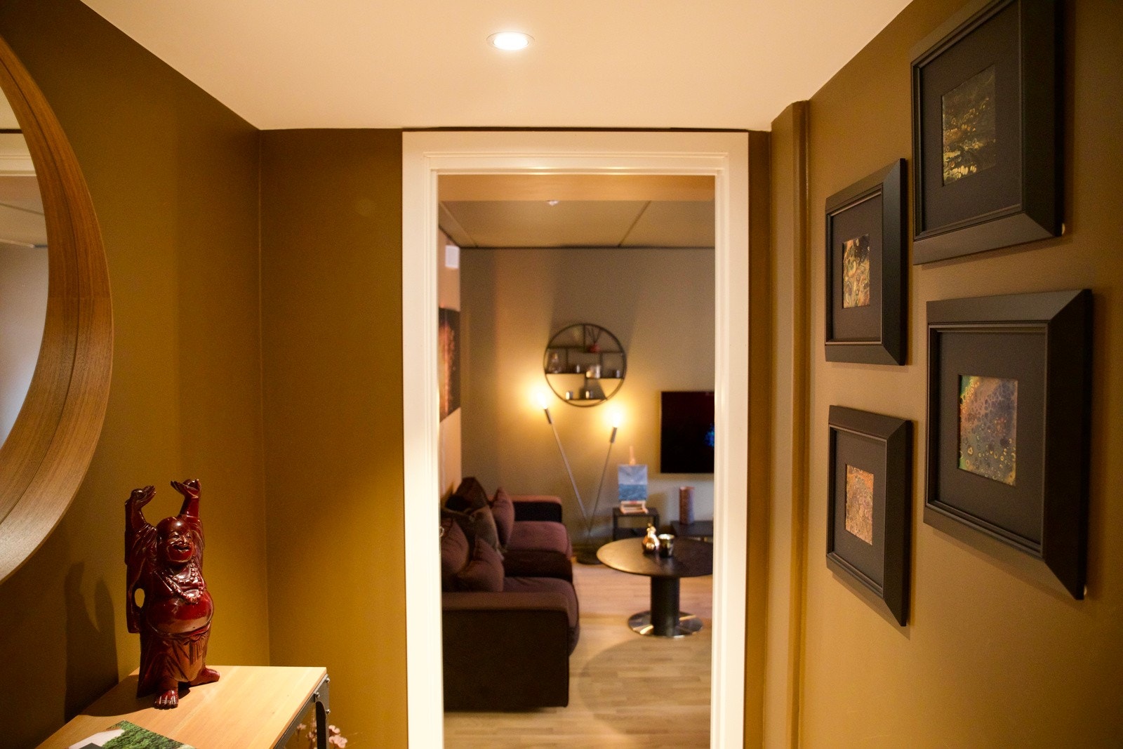 God planløsning med plass til både spisebord og sofagruppe. Galleribilde