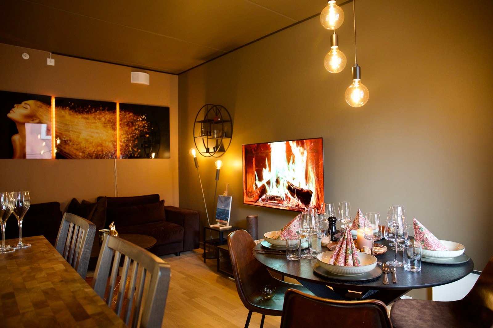 Leiligheten er oppført så sent som i 2021 - her kan man flytte rett inn uten å tenke på vedlikeholdskostnader i nær fremtid. Galleribilde