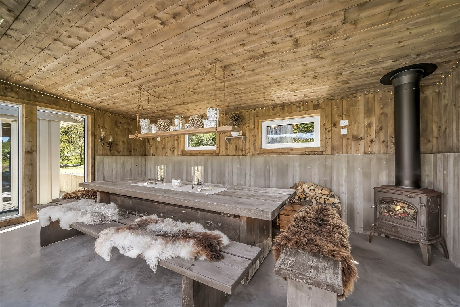 Hagestue med vedovn Galleribilde