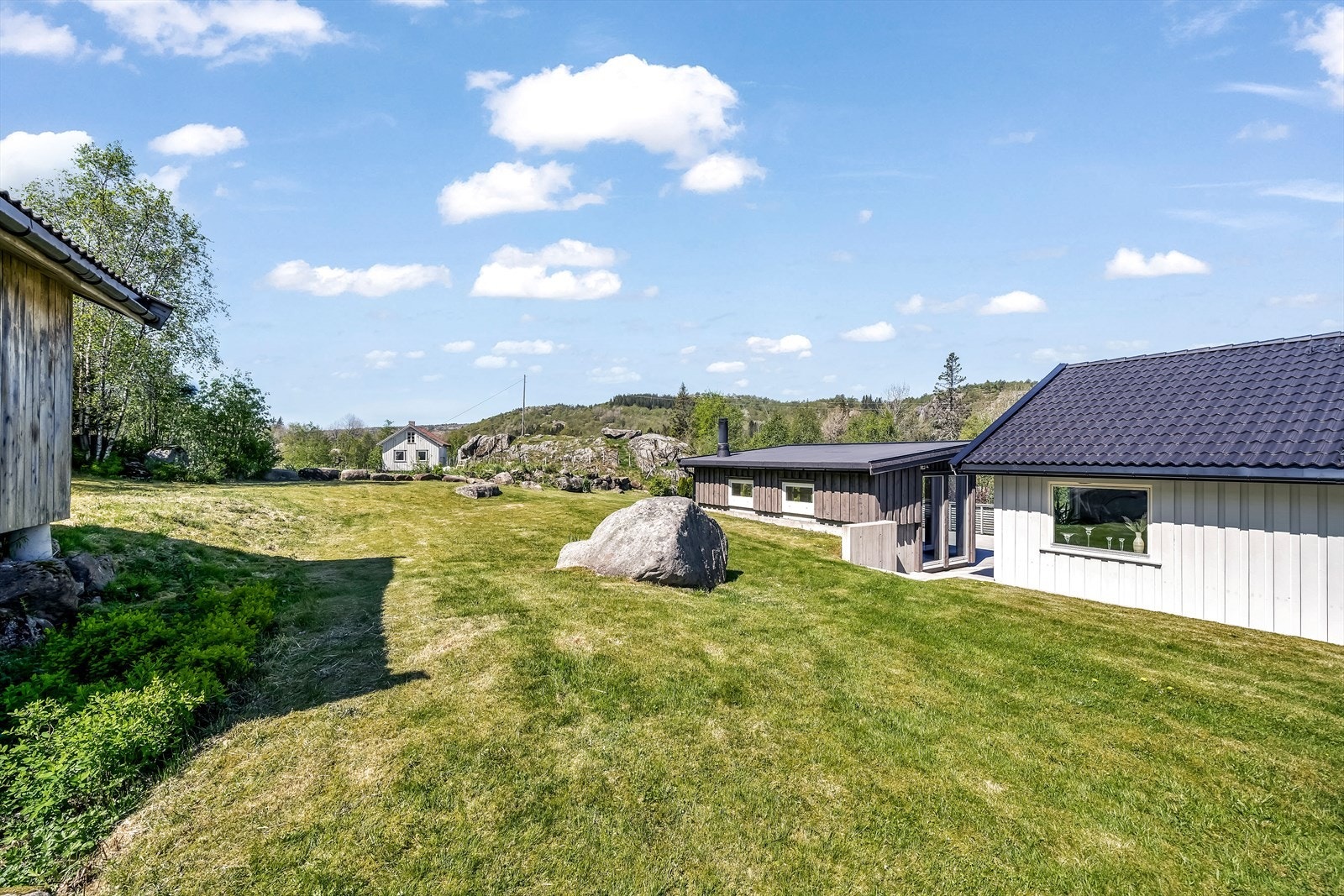 Tomt på bakside av bolig Galleribilde