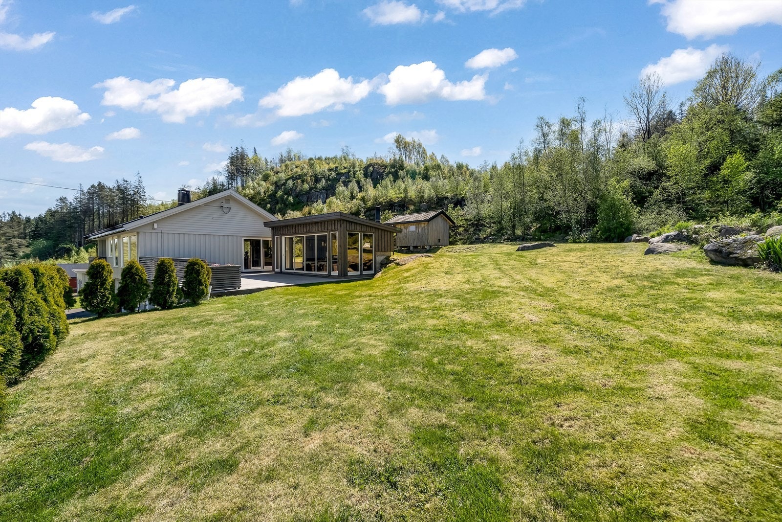 Plen og del av tomten Galleribilde