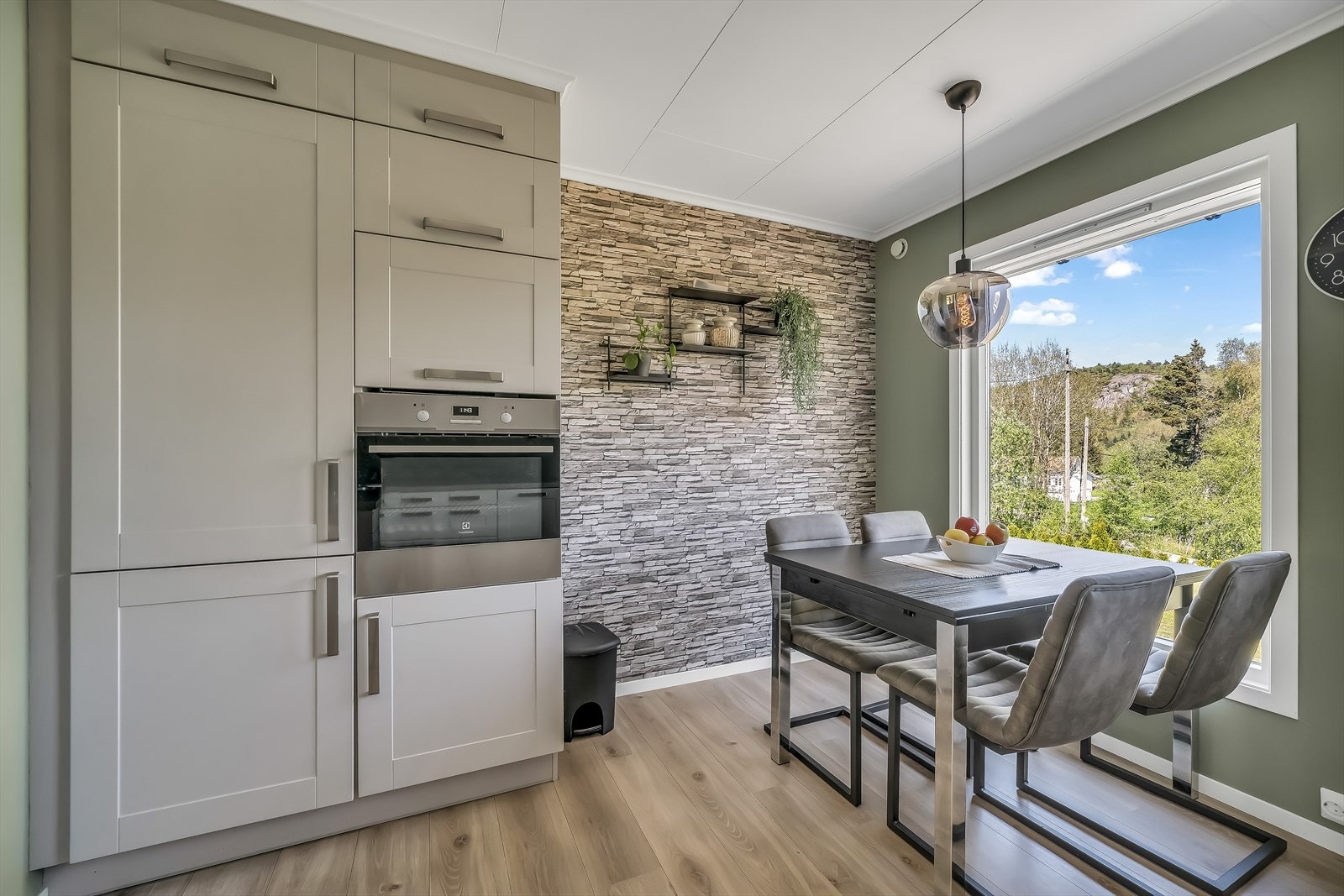 Kjøkken med spiseplass Galleribilde