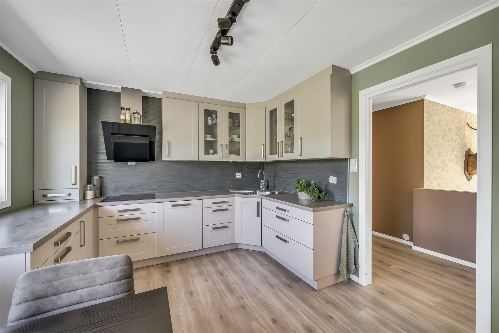 Kjøkken inkl. hvitevarer Galleribilde