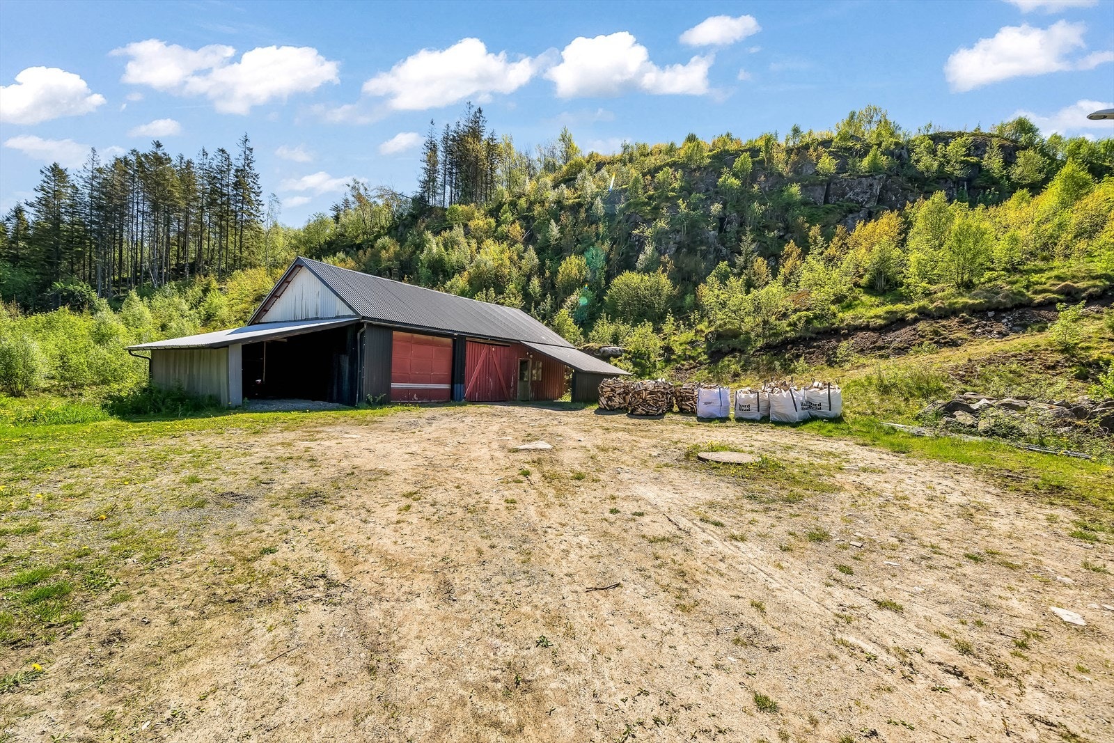 Redskapshus/garasje Galleribilde