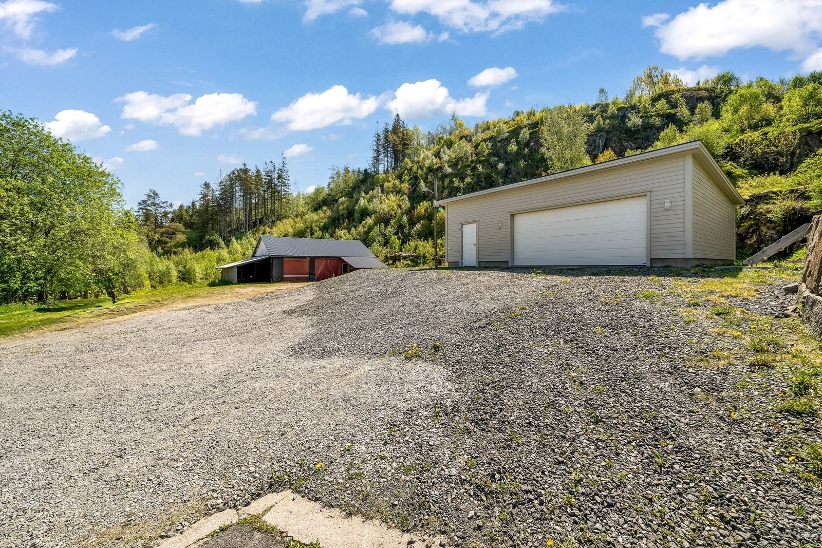 Nyere garasje på 75 kvm. Galleribilde