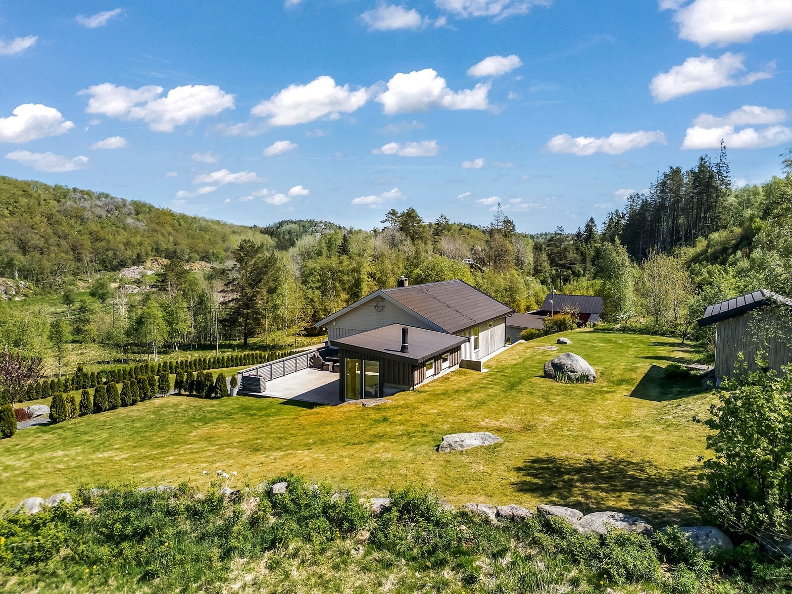 Skreliveien 502 - tomt bak bolig Galleribilde