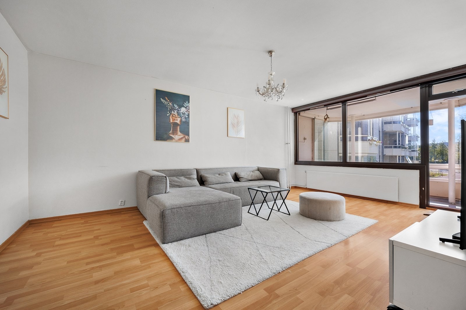 Fra stuen er det utgang til balkongen. Galleribilde