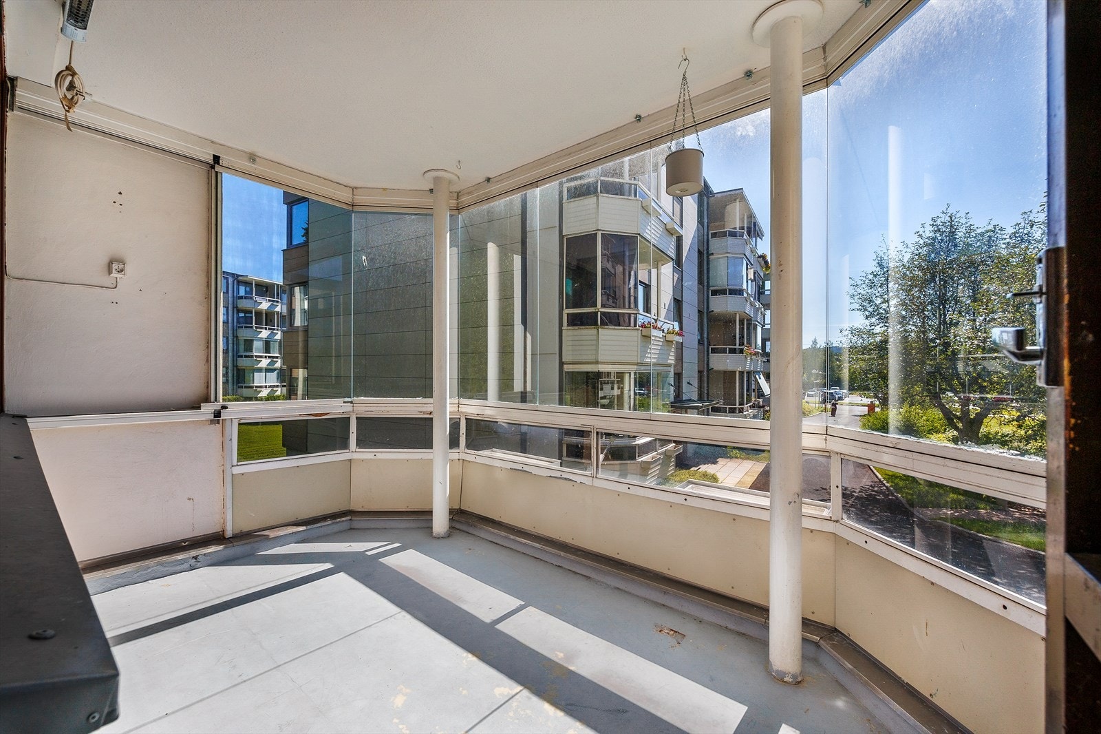 Stor innglasset balkong på hele 8 m². Galleribilde
