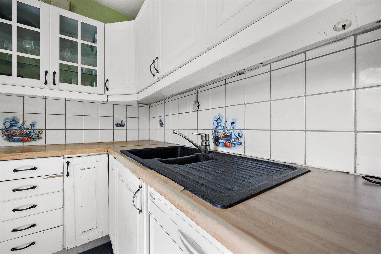 I innredningen er det opplegg og plass til komfyr, oppvaskmaskin og kjøleskap. Galleribilde