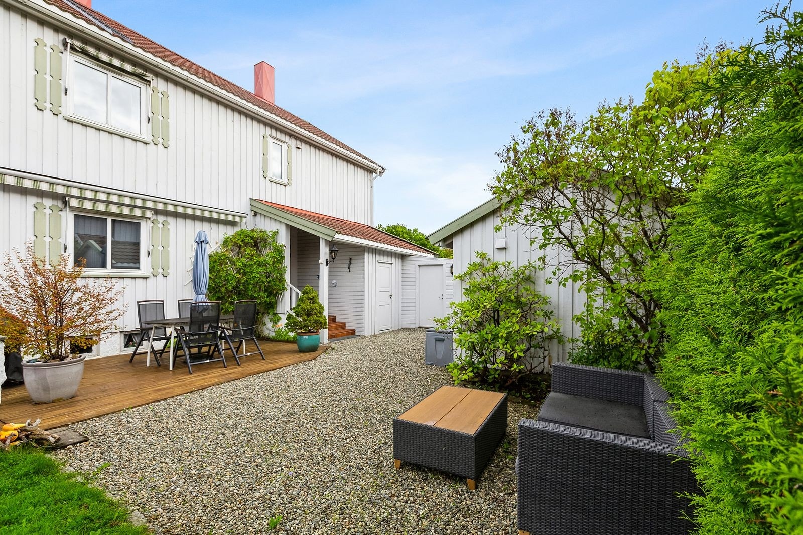 Velkommen til Bromstadvegen 23! En pen og romslig 3.roms leilighet i tomannsbolig med uteområde Galleribilde