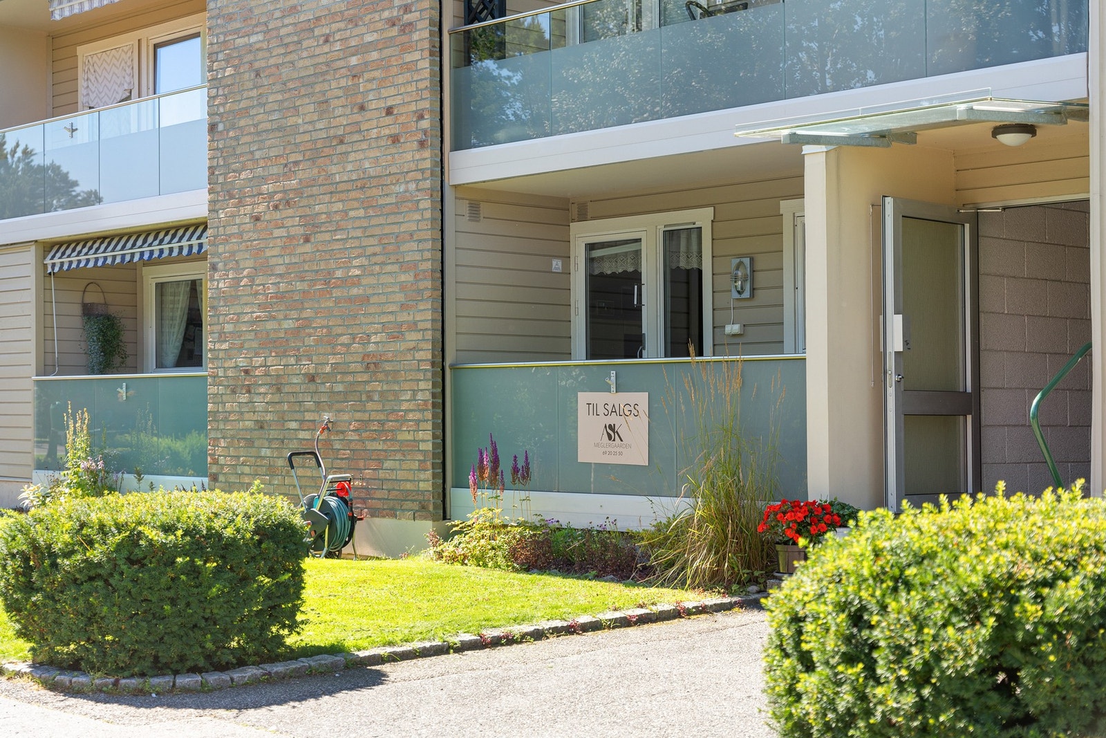 I Carl Sibbernsvei borettslag vil du bo i et veletablert område som kombinerer roen fra naturskjønne omgivelser med nærhet til byens fasiliteter Galleribilde