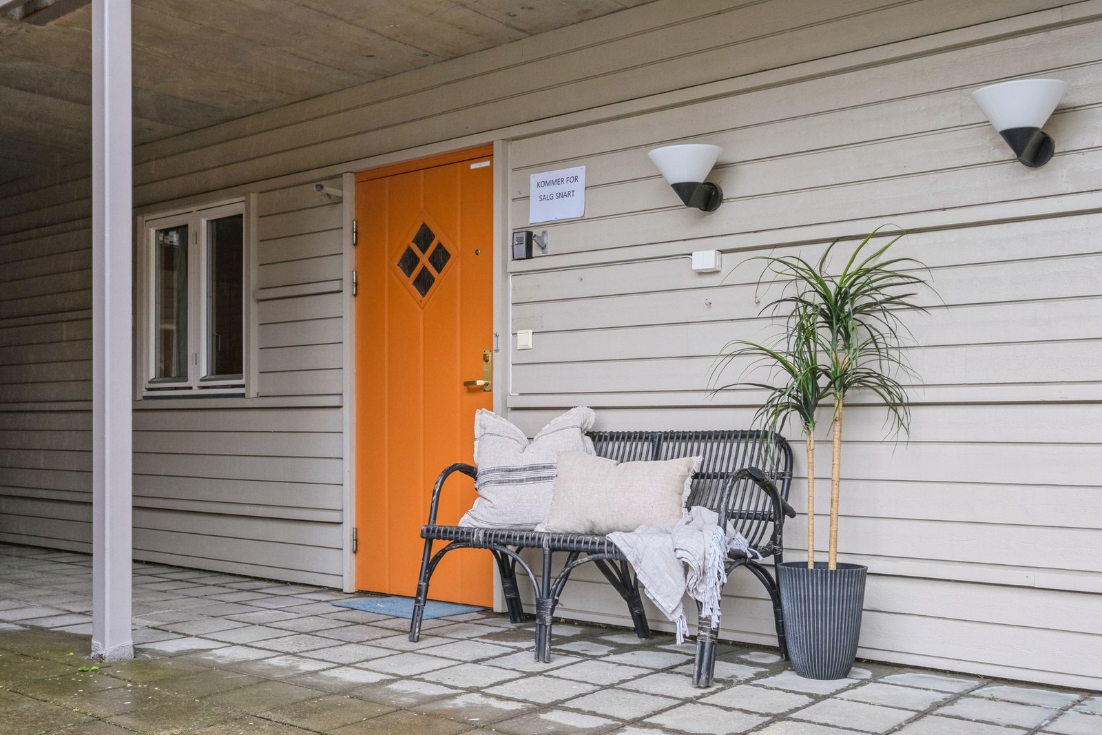 Takoverbygget inngangsparti. Velkommen inn! Galleribilde