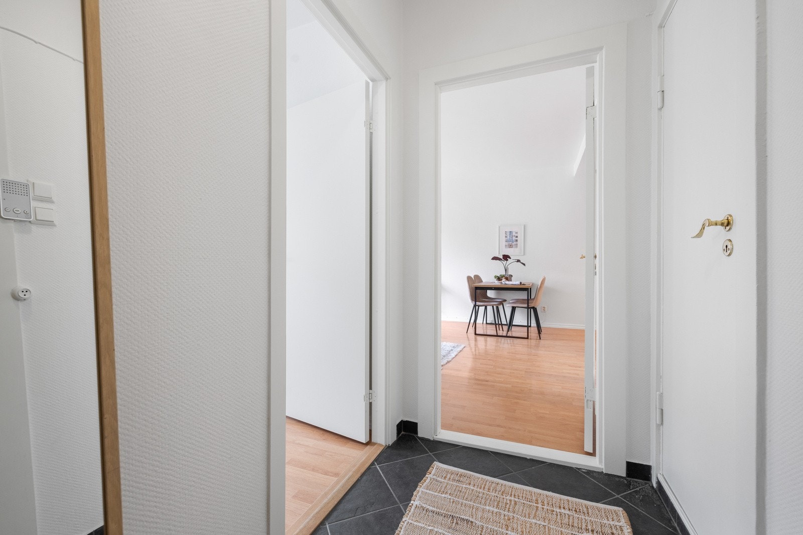 Entré/gang. Galleribilde