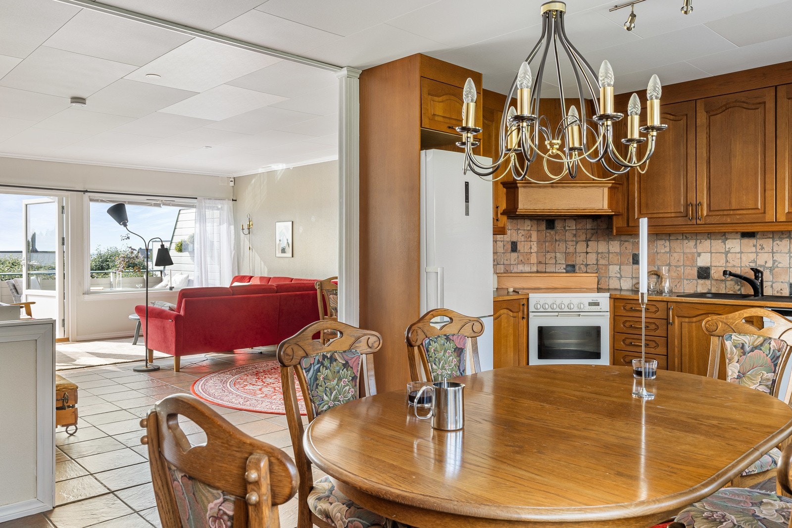 Hvitevarer på kjøkken medfølger handelen. Galleribilde