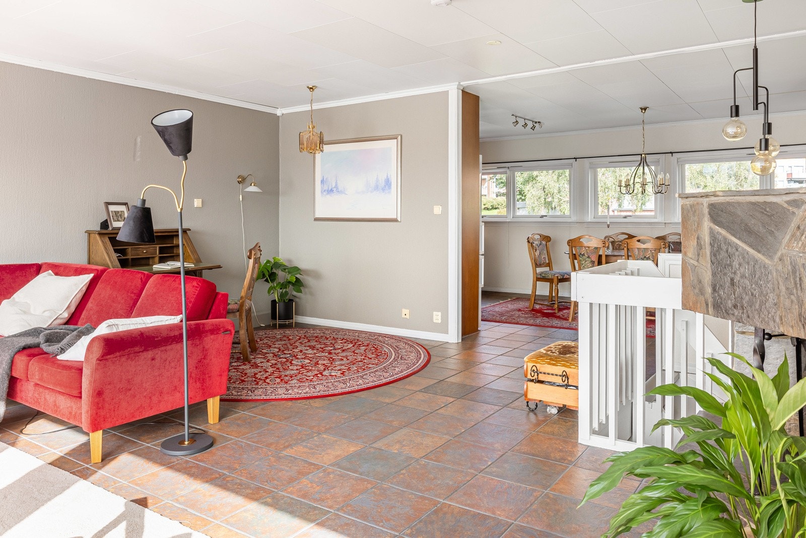 Åpen kjøkkenløsning bidrar til å skape en god atmosfære. Galleribilde