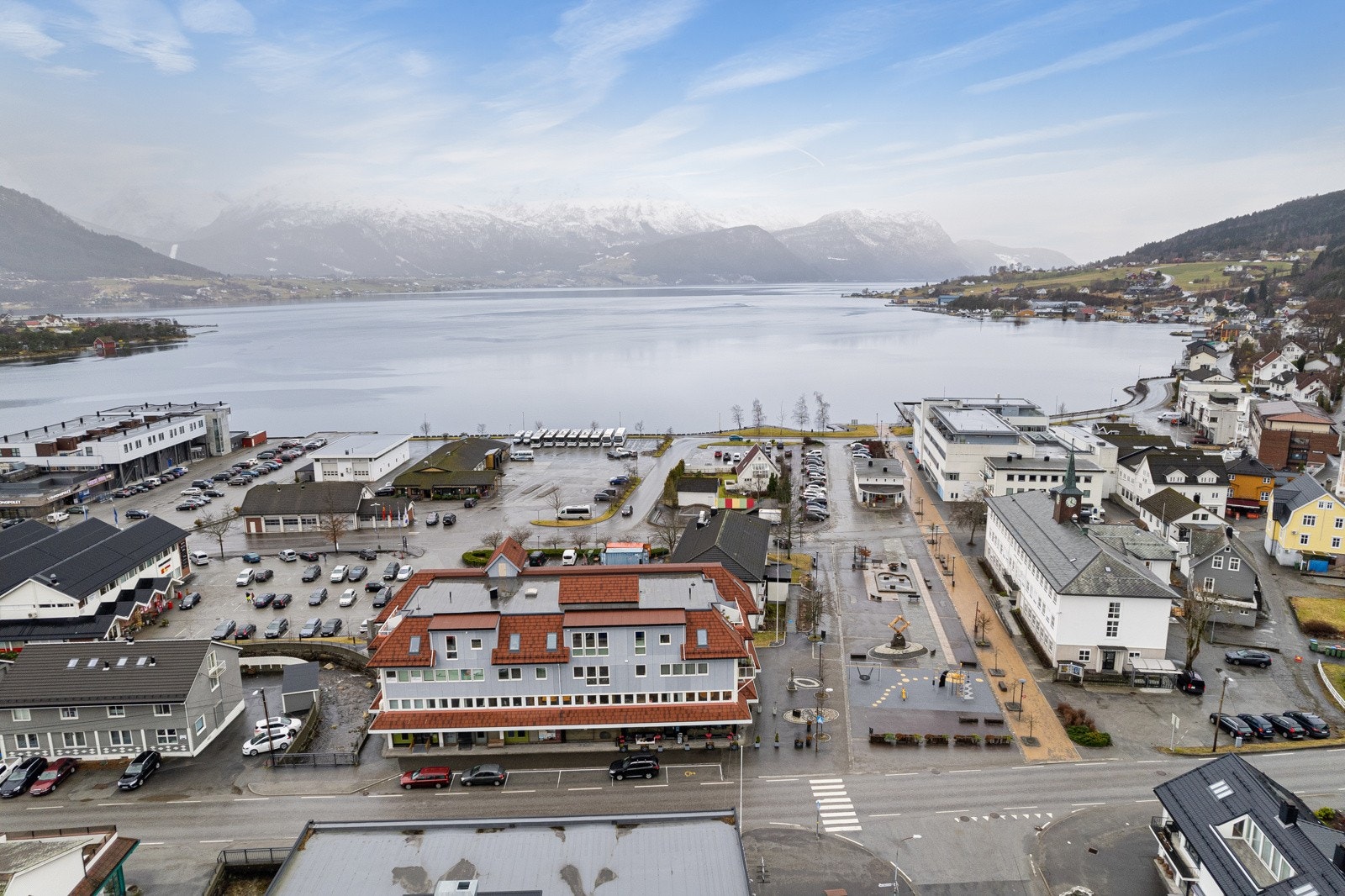 Frå sameiget er det flott utsikt over fjorden og nærområde. Galleribilde