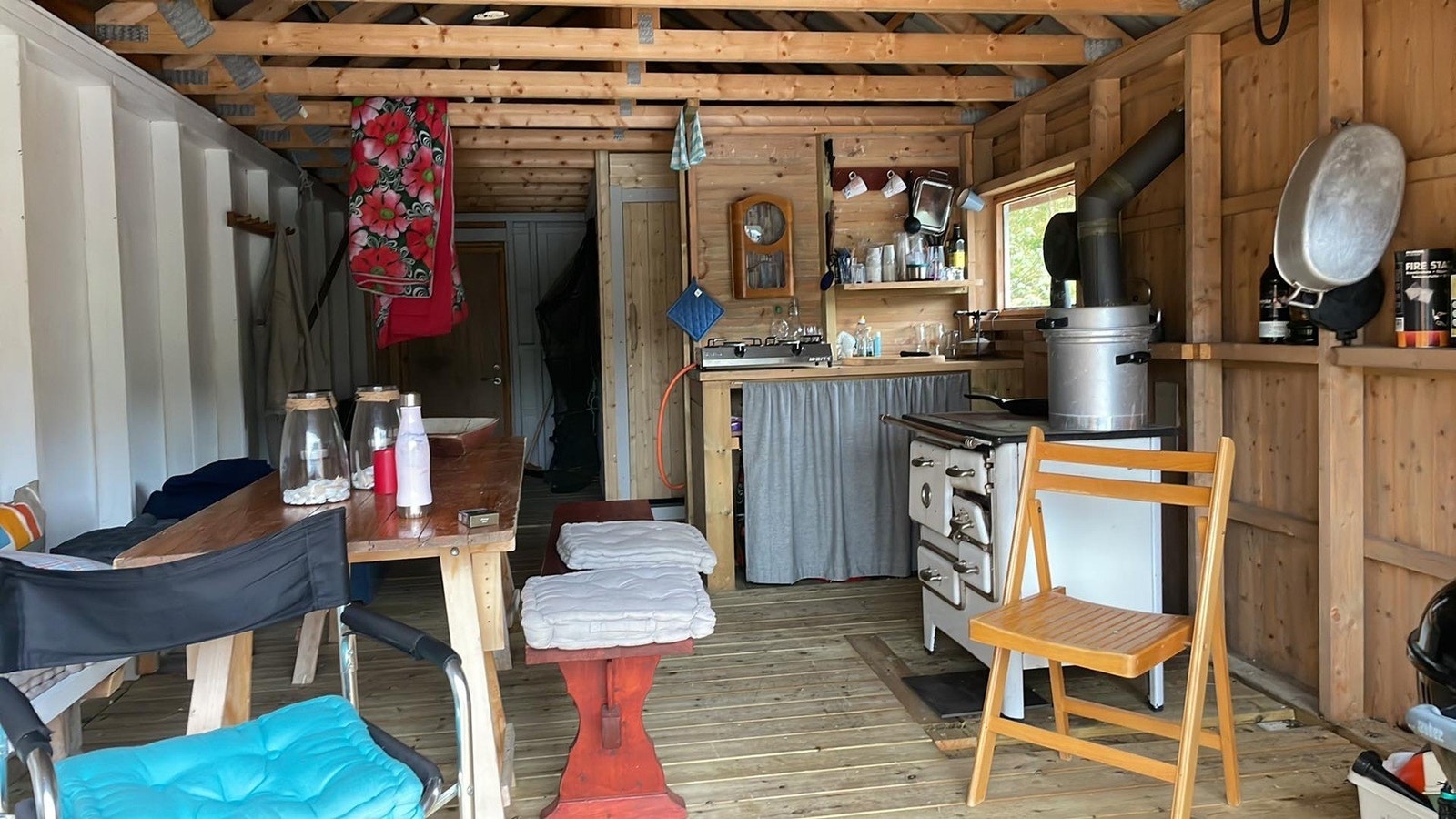 Selgers egne bilder fra naustet. Galleribilde