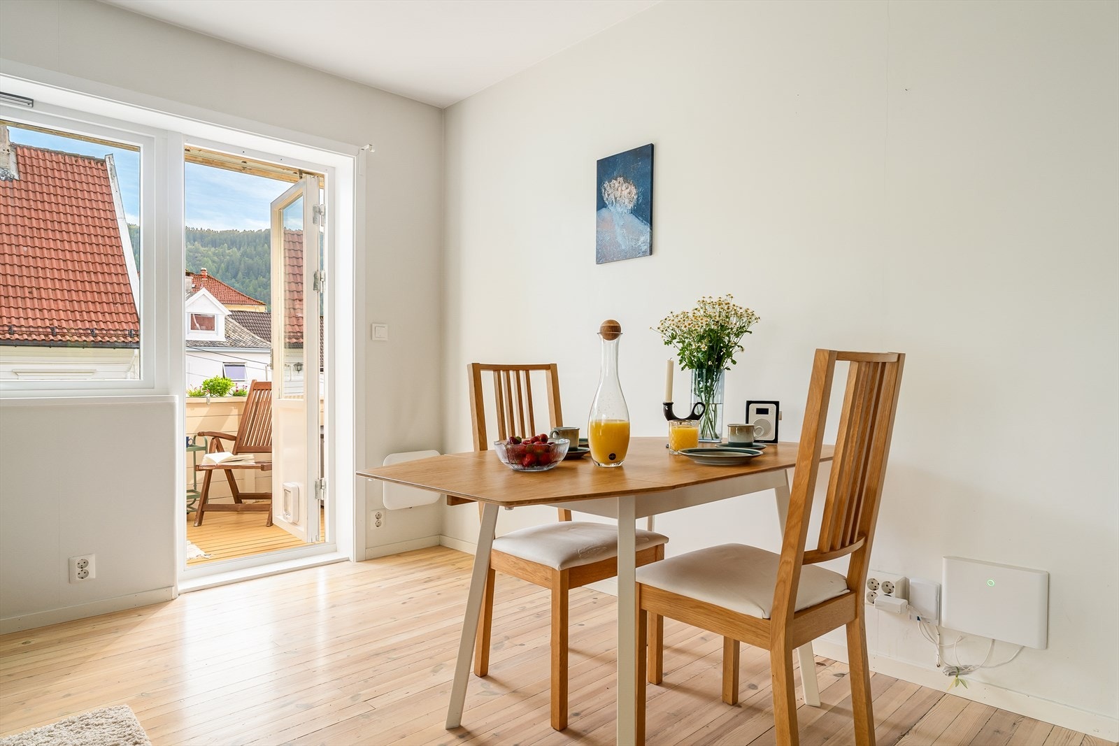 Fra stuen er det utgang til egen balkong. Galleribilde