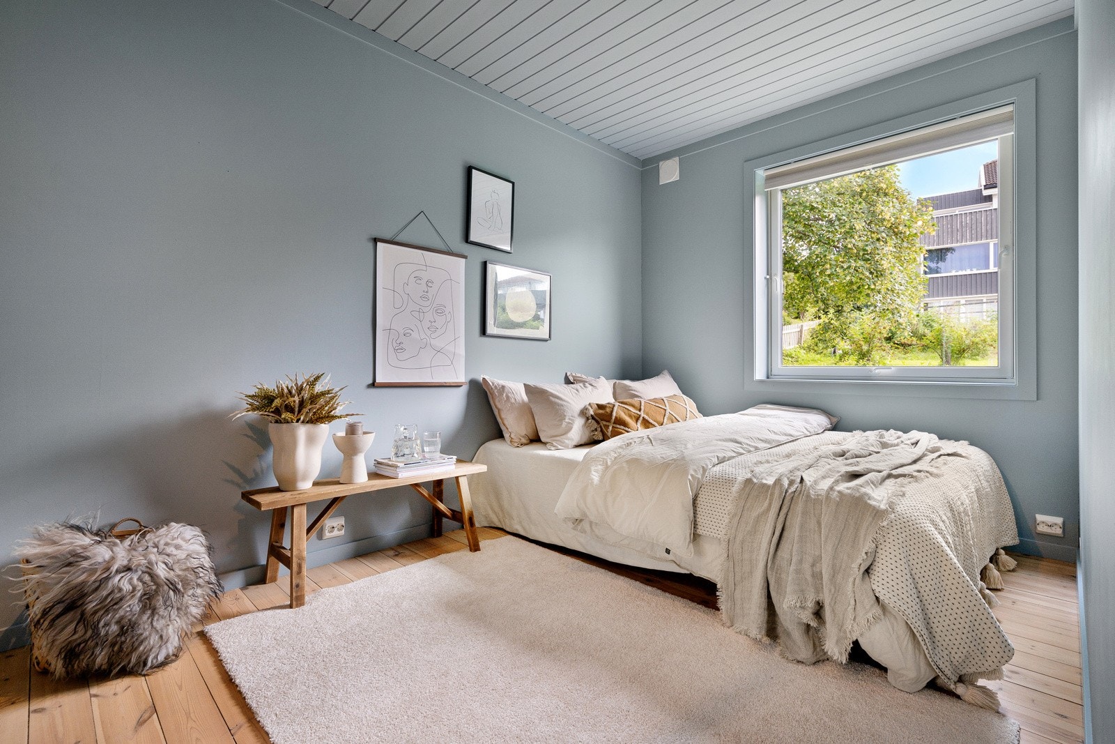 Leiligheten har to soverom som begge er malt i moderne farger. Galleribilde