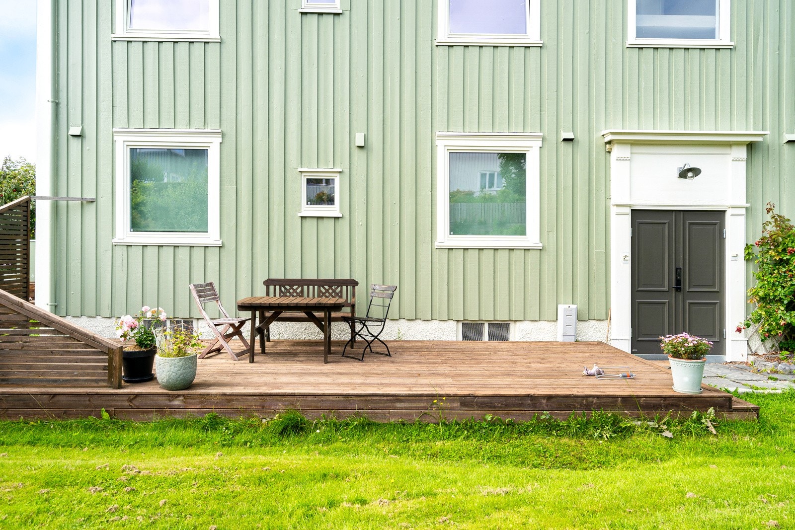 Sameiet har et flott fellesområde med terrasse og store grøntarealer. Galleribilde