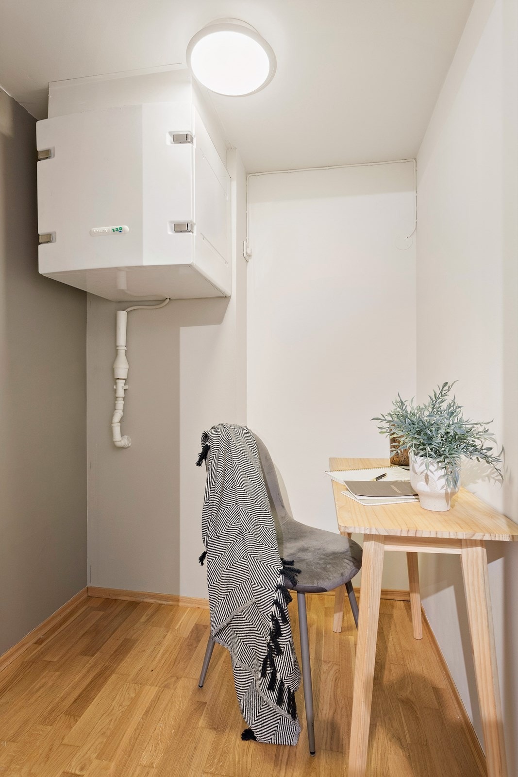 Innvendig bod - I dag innredet som kontor Galleribilde