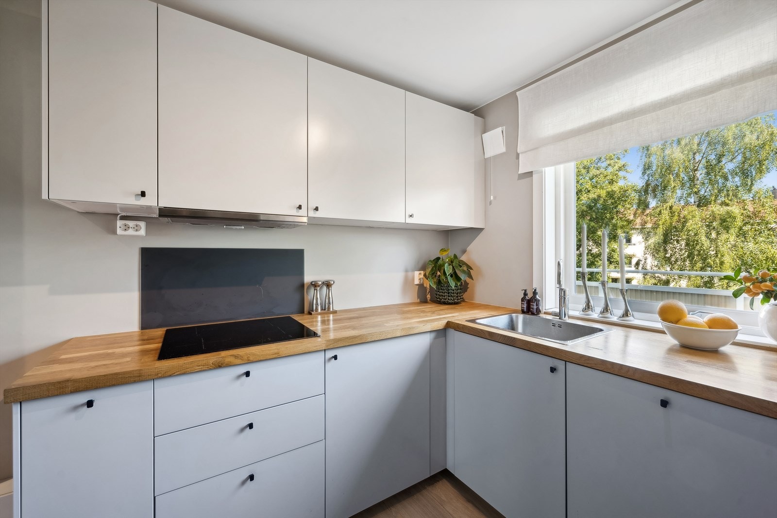 Det er mye skap- og benkeplass Galleribilde