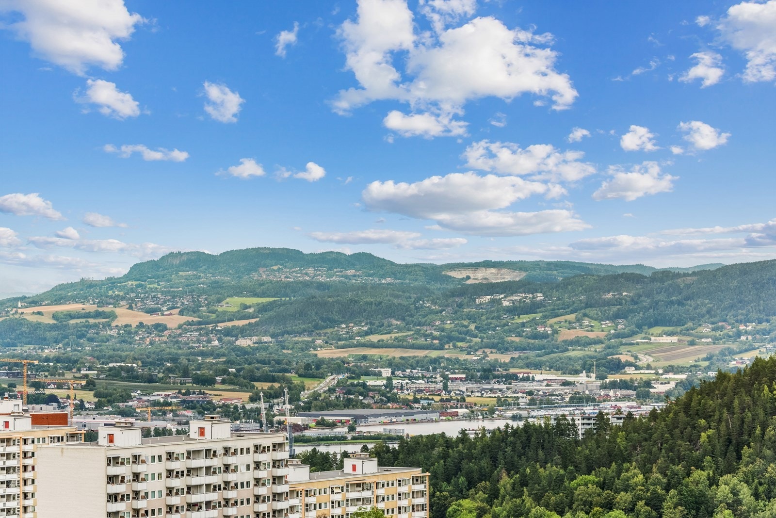 Denne utsikten kan nytes fra leiligheten. Galleribilde