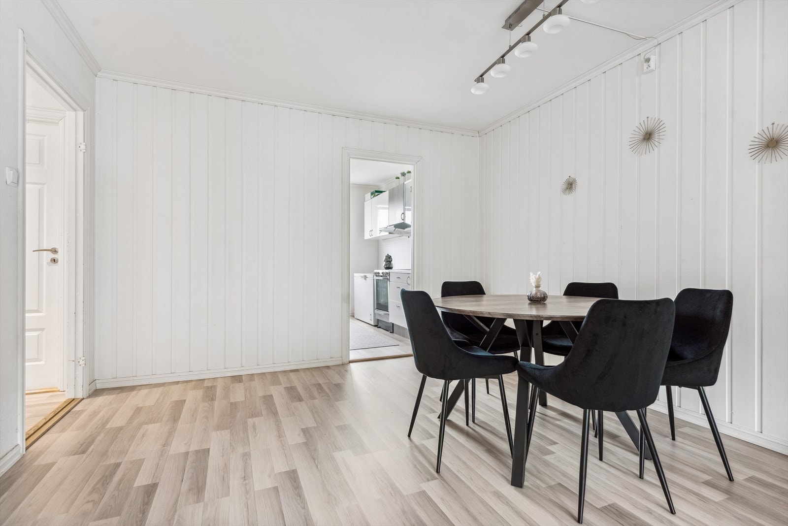 Det er god plass til spisestuemøblement. Galleribilde